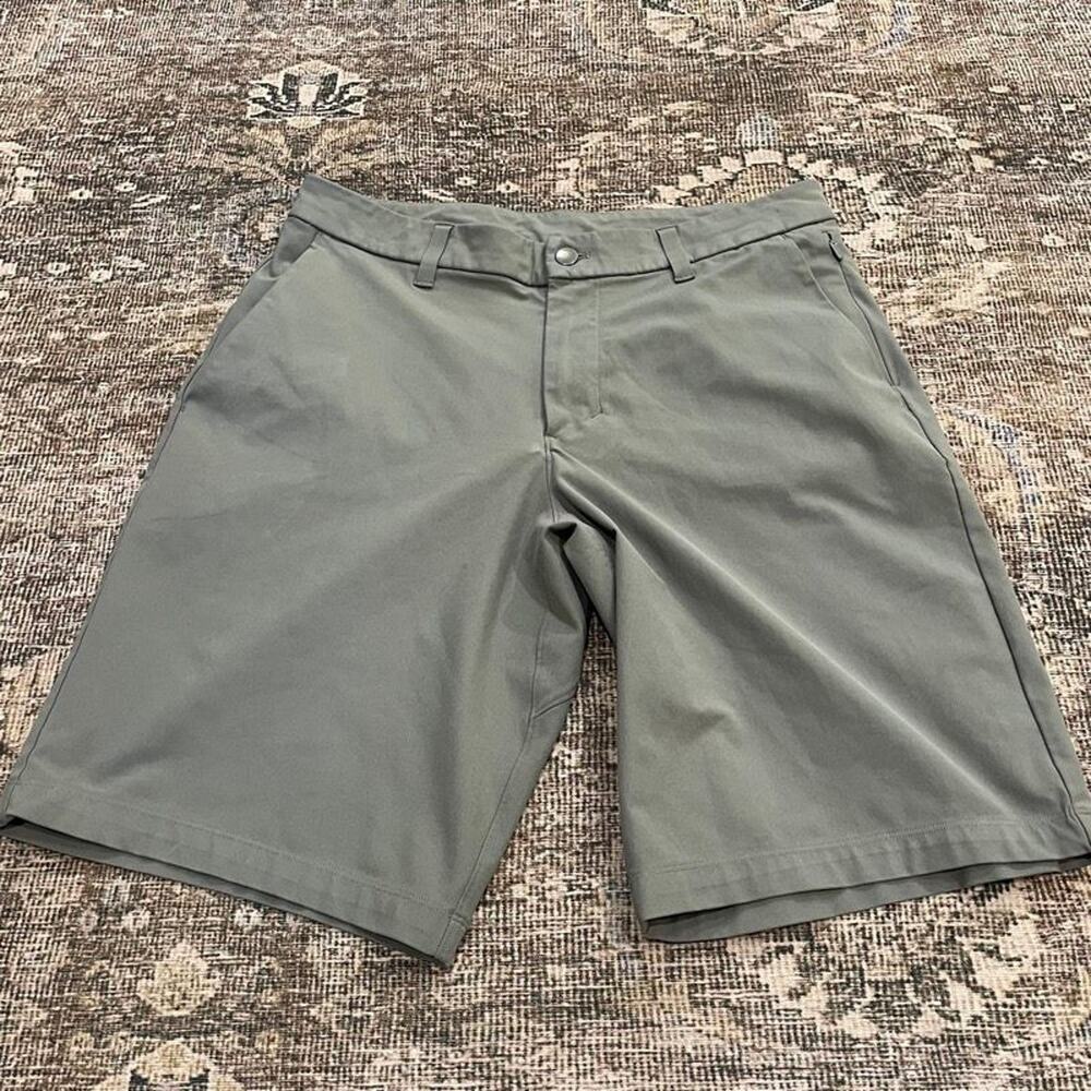 Lululemon Mens Commission Shorts Size 32 Sage Green Chino Golf Casual Stretch